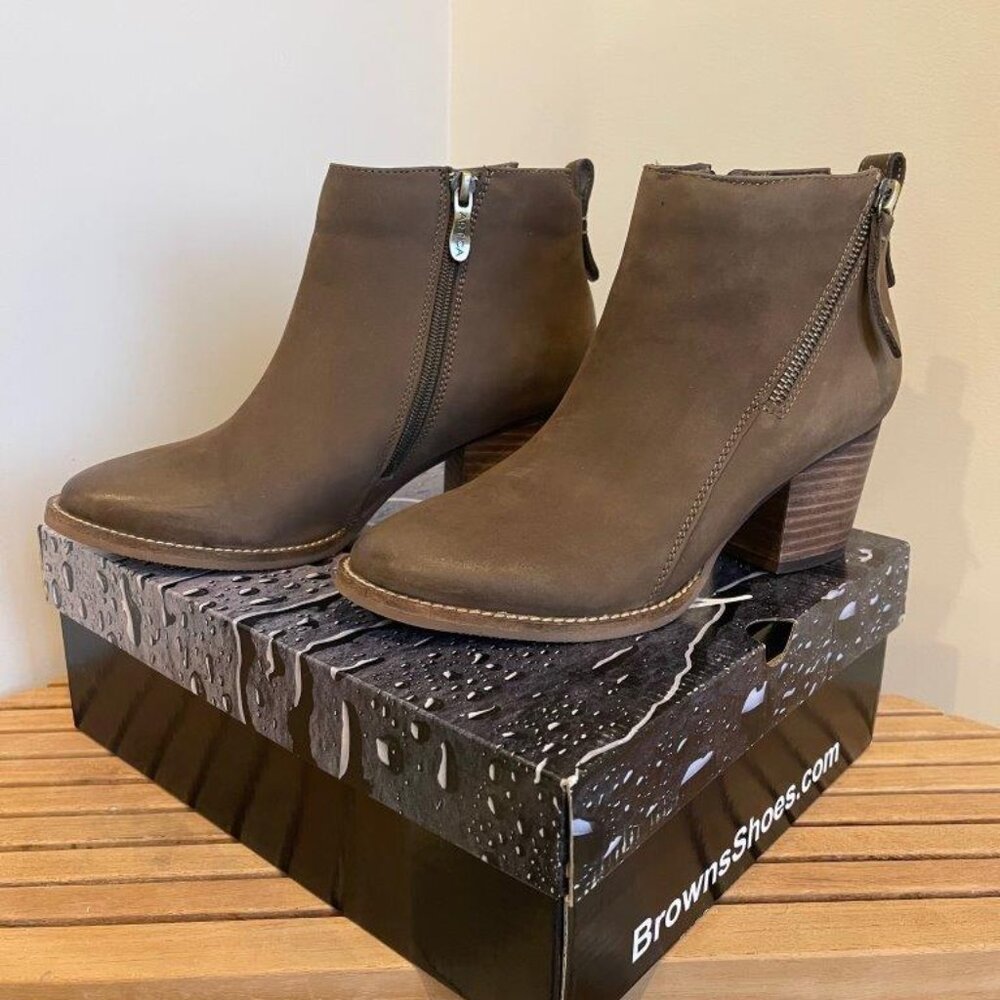 Browns Shoes Exclusive Artica Ankle Boots, Taupe Nubuck, Size 7, Waterproof